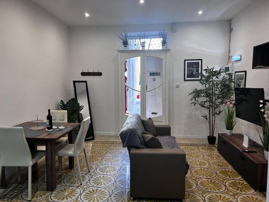 Dar Barbara - Duplex 1 Double Bed Maltese Style House Villa Cospicua Ngoại thất bức ảnh
